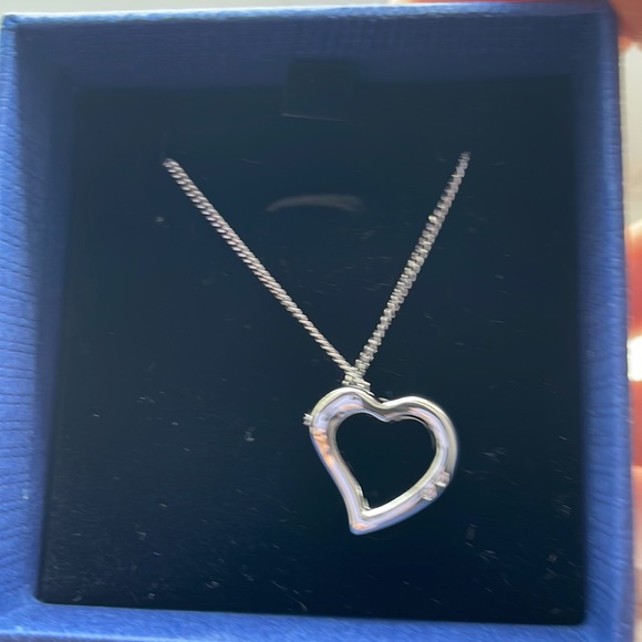 Swarovski crystal heart necklace - Picture 2 of 3